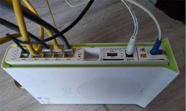 正确连接WiFi插线的步骤和注意事项（一步步教你正确连接WiFi插线）  第2张